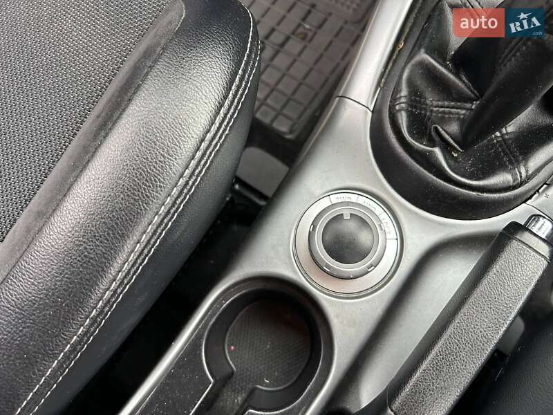 Внедорожник / Кроссовер Mitsubishi Outlander XL 2010 в Ивано-Франковске