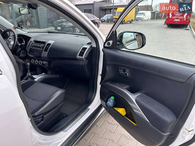 Внедорожник / Кроссовер Mitsubishi Outlander XL 2010 в Ивано-Франковске