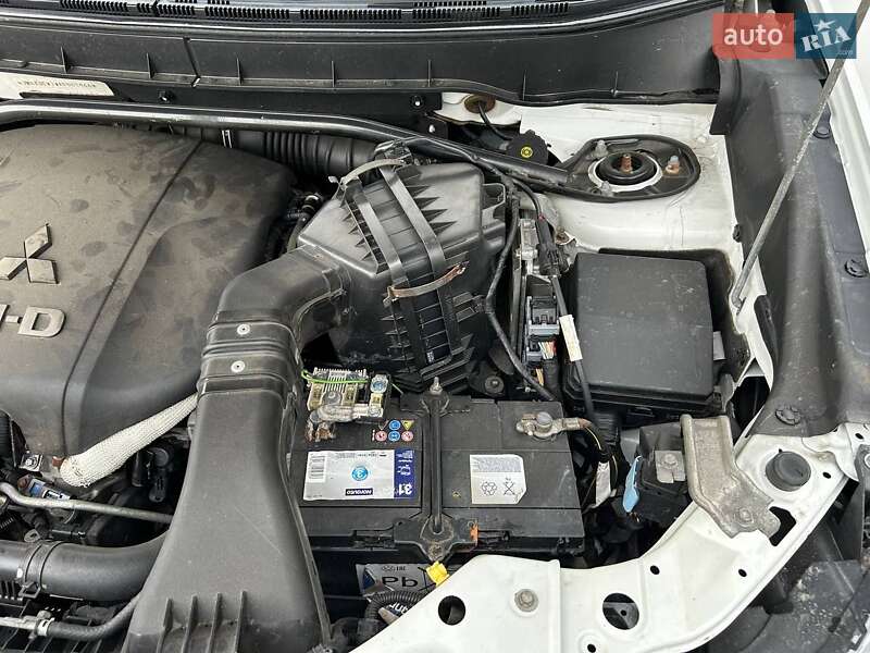 Внедорожник / Кроссовер Mitsubishi Outlander XL 2010 в Ивано-Франковске