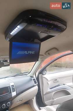 Позашляховик / Кросовер Mitsubishi Outlander XL 2008 в 