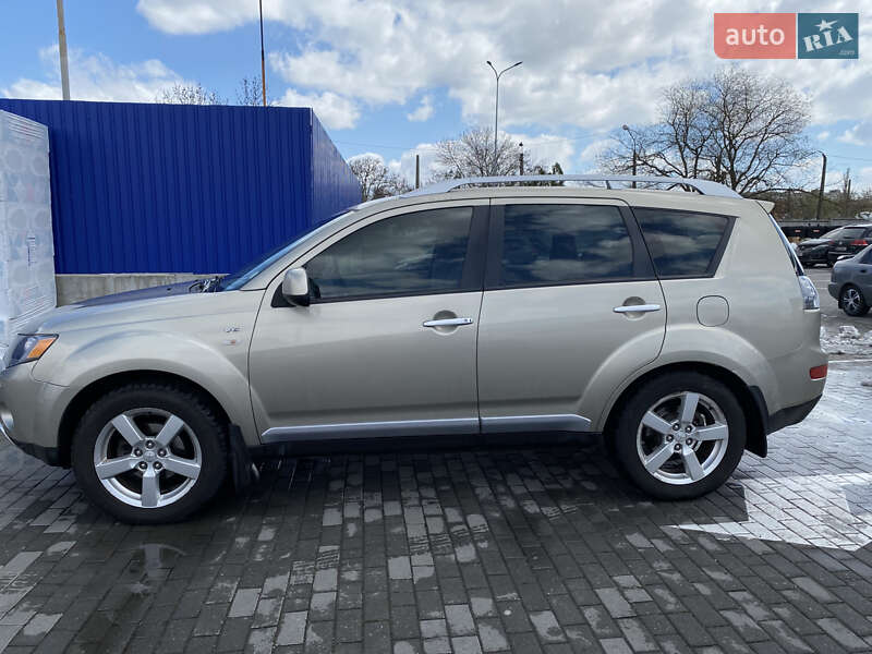 Позашляховик / Кросовер Mitsubishi Outlander XL 2008 в Миколаєві
