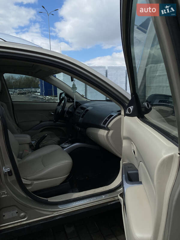 Позашляховик / Кросовер Mitsubishi Outlander XL 2008 в Миколаєві