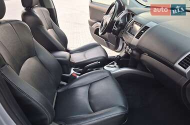 Внедорожник / Кроссовер Mitsubishi Outlander XL 2012 в 