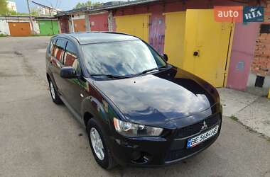 Внедорожник / Кроссовер Mitsubishi Outlander XL 2011 в 