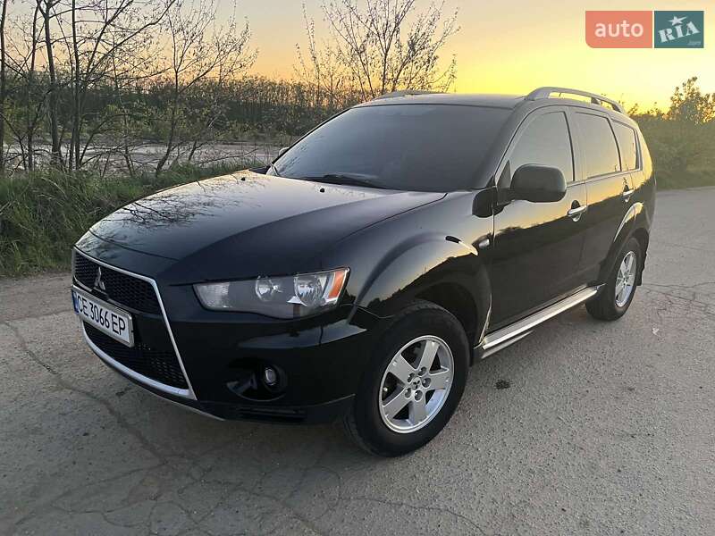 Внедорожник / Кроссовер Mitsubishi Outlander XL 2010 в Черновцах
