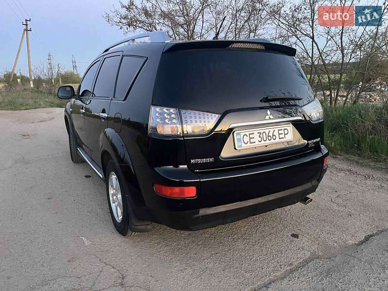 Внедорожник / Кроссовер Mitsubishi Outlander XL 2010 в Черновцах