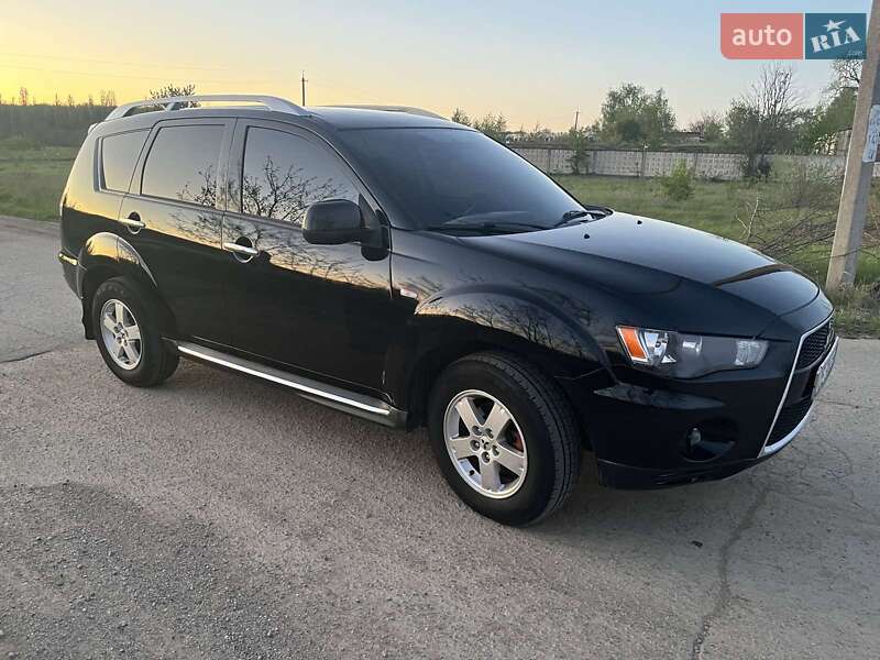 Mitsubishi Outlander XL 2010