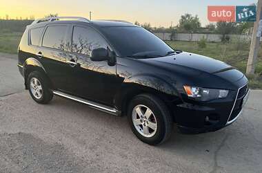 Позашляховик / Кросовер Mitsubishi Outlander XL 2010 в 
