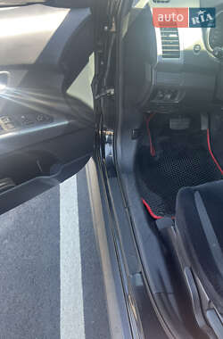 Позашляховик / Кросовер Mitsubishi Outlander XL 2010 в 