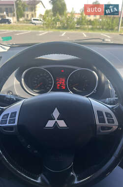 Позашляховик / Кросовер Mitsubishi Outlander XL 2010 в 