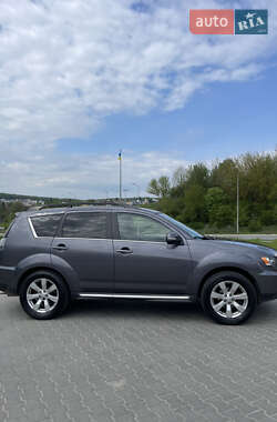 Внедорожник / Кроссовер Mitsubishi Outlander XL 2010 в 
