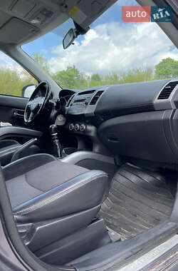 Внедорожник / Кроссовер Mitsubishi Outlander XL 2010 в 