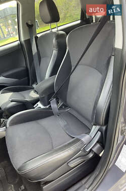 Внедорожник / Кроссовер Mitsubishi Outlander XL 2010 в 
