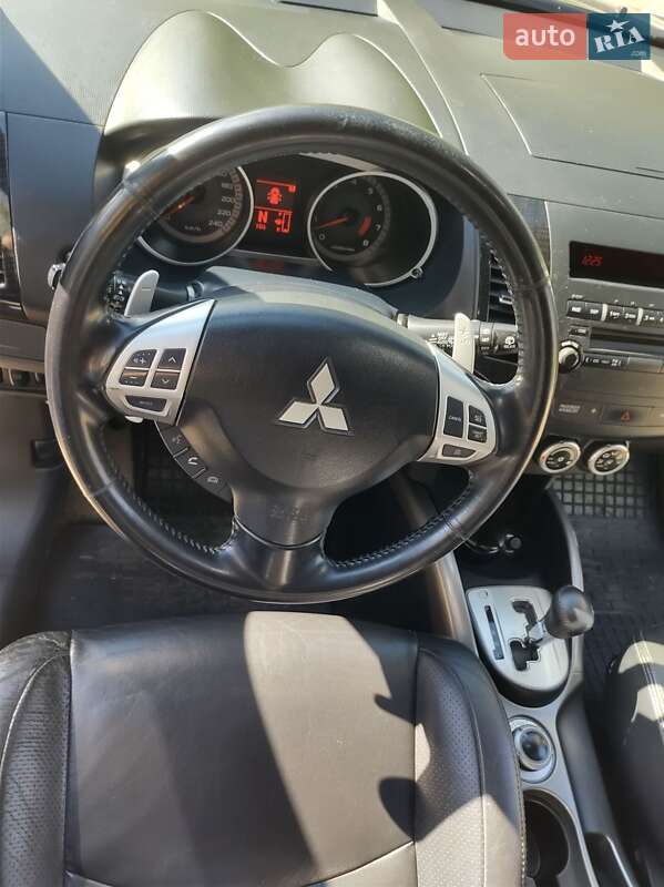 Позашляховик / Кросовер Mitsubishi Outlander XL 2009 в Чернігові