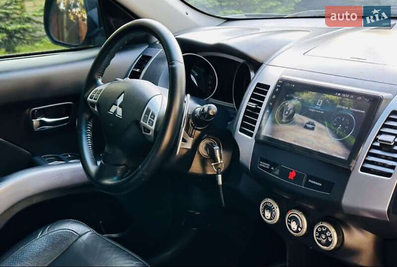 Позашляховик / Кросовер Mitsubishi Outlander XL 2007 в Дніпрі