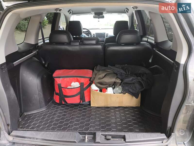 Позашляховик / Кросовер Mitsubishi Outlander XL 2007 в Дніпрі