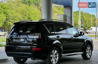 Позашляховик / Кросовер Mitsubishi Outlander XL 2010 в 