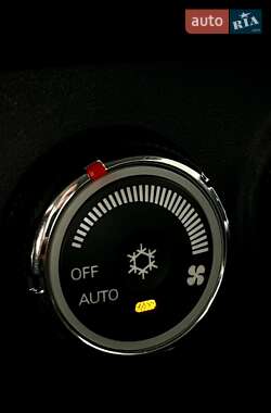 Позашляховик / Кросовер Mitsubishi Outlander XL 2010 в 