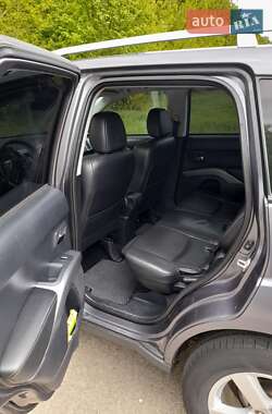 Позашляховик / Кросовер Mitsubishi Outlander XL 2008 в 