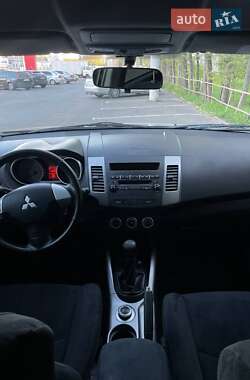 Внедорожник / Кроссовер Mitsubishi Outlander XL 2009 в 