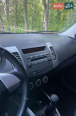 Внедорожник / Кроссовер Mitsubishi Outlander XL 2009 в 