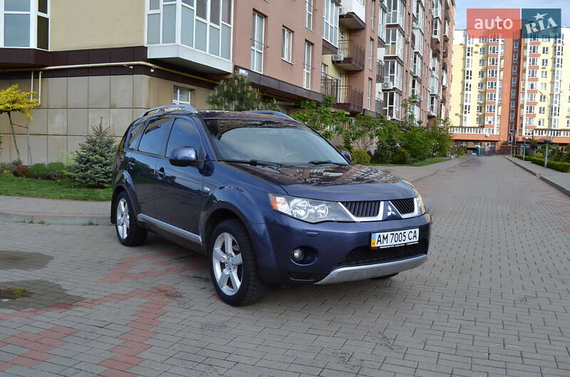 Позашляховик / Кросовер Mitsubishi Outlander XL 2008 в 