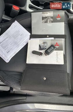 Внедорожник / Кроссовер Mitsubishi Outlander XL 2009 в 