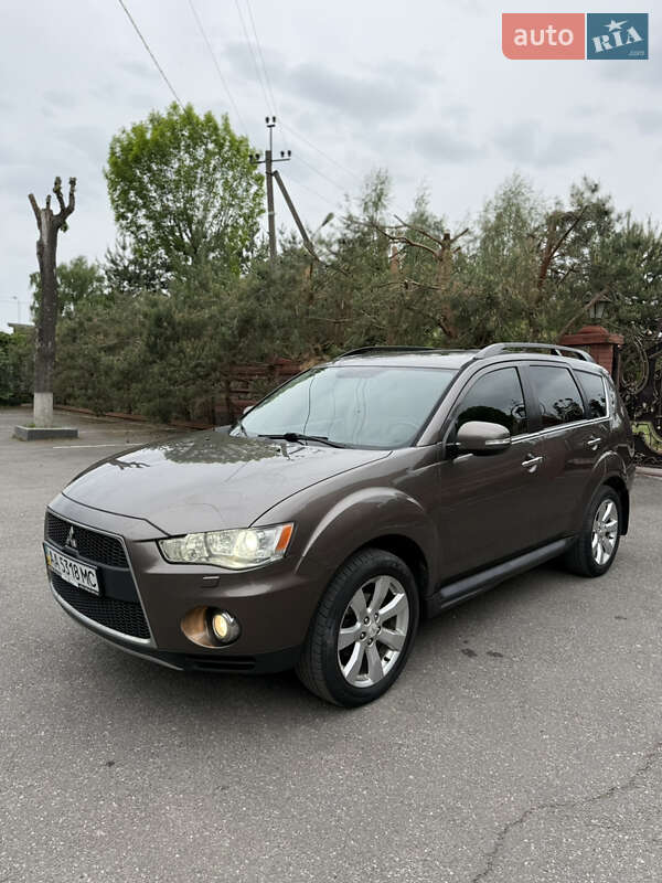 Внедорожник / Кроссовер Mitsubishi Outlander XL 2012 в 