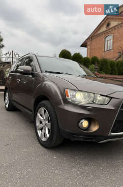 Внедорожник / Кроссовер Mitsubishi Outlander XL 2012 в 