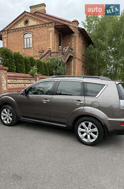 Внедорожник / Кроссовер Mitsubishi Outlander XL 2012 в 