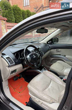 Внедорожник / Кроссовер Mitsubishi Outlander XL 2012 в 