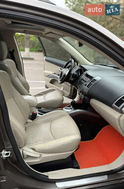 Внедорожник / Кроссовер Mitsubishi Outlander XL 2012 в 