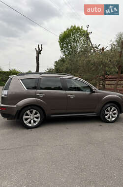 Внедорожник / Кроссовер Mitsubishi Outlander XL 2012 в 