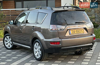 Внедорожник / Кроссовер Mitsubishi Outlander XL 2011 в 