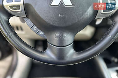 Внедорожник / Кроссовер Mitsubishi Outlander XL 2011 в 