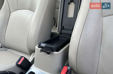 Внедорожник / Кроссовер Mitsubishi Outlander XL 2011 в 