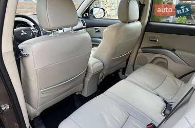 Внедорожник / Кроссовер Mitsubishi Outlander XL 2011 в 