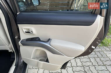Внедорожник / Кроссовер Mitsubishi Outlander XL 2011 в 