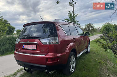 Позашляховик / Кросовер Mitsubishi Outlander XL 2011 в 