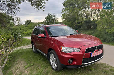 Позашляховик / Кросовер Mitsubishi Outlander XL 2011 в 