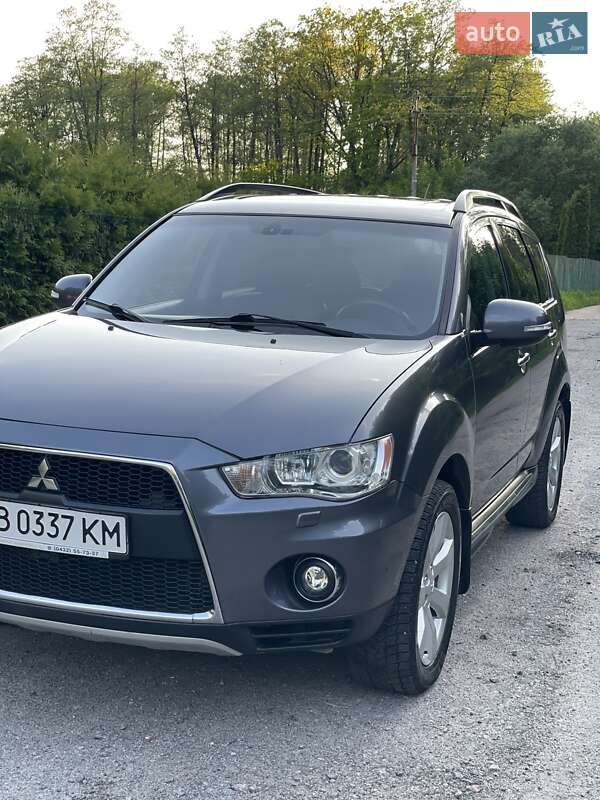 Внедорожник / Кроссовер Mitsubishi Outlander XL 2011 в Виннице