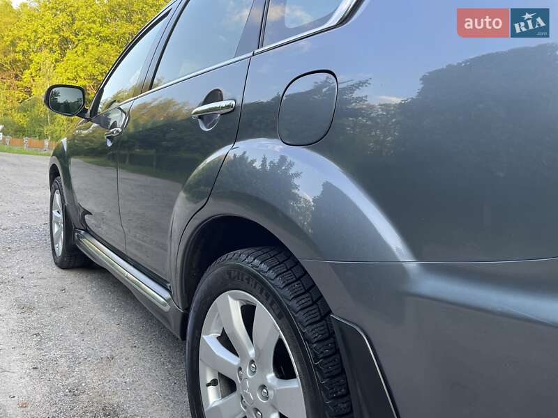 Внедорожник / Кроссовер Mitsubishi Outlander XL 2011 в Виннице