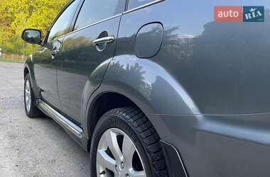 Внедорожник / Кроссовер Mitsubishi Outlander XL 2011 в 