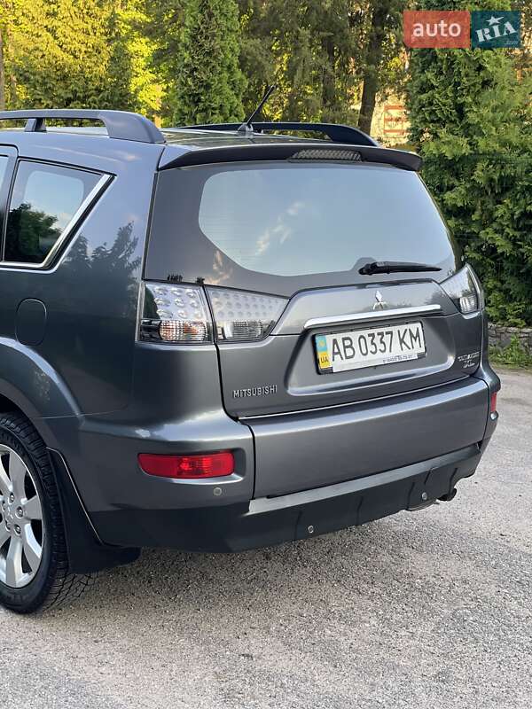 Внедорожник / Кроссовер Mitsubishi Outlander XL 2011 в Виннице