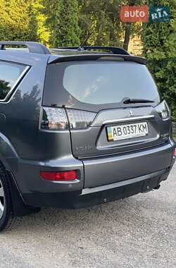 Внедорожник / Кроссовер Mitsubishi Outlander XL 2011 в 
