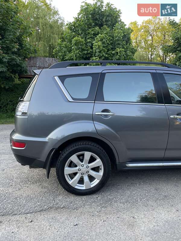 Внедорожник / Кроссовер Mitsubishi Outlander XL 2011 в Виннице