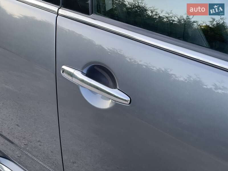 Внедорожник / Кроссовер Mitsubishi Outlander XL 2011 в Виннице