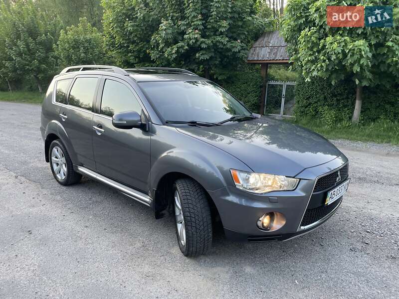 Внедорожник / Кроссовер Mitsubishi Outlander XL 2011 в Виннице