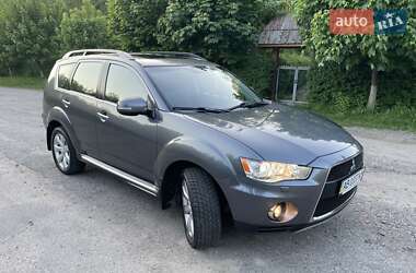 Внедорожник / Кроссовер Mitsubishi Outlander XL 2011 в 