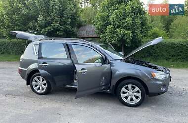 Внедорожник / Кроссовер Mitsubishi Outlander XL 2011 в 
